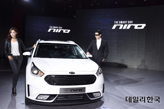 [포토] 소형 SUV '니로'의 뒤태…기아차 SUV 풀라인업 완성