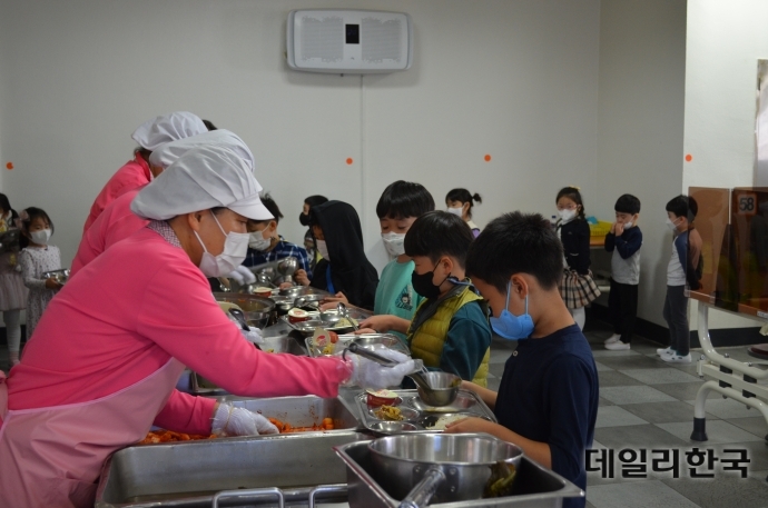 대전 산내초등학교 급식실의 모습. 사진=정예준 기자