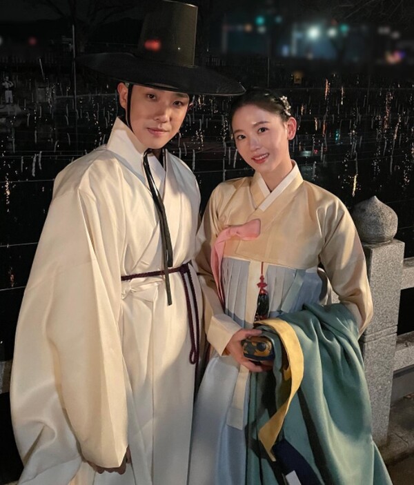 '붉은 단심' 이준·강한나, 빛나는 케미 투샷