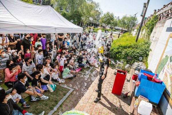 관악문화재단이 주최한 어린이날 100주년 기념 특별체험전 ‘S1472 어린이주간’을 2000여명이 즐기는 등 인기를 끌었다. Ⓒ관악문화재단