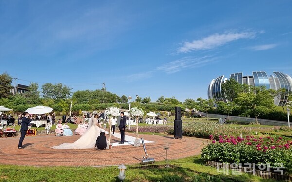 상주시, 작은결혼식 1호 커플 탄생