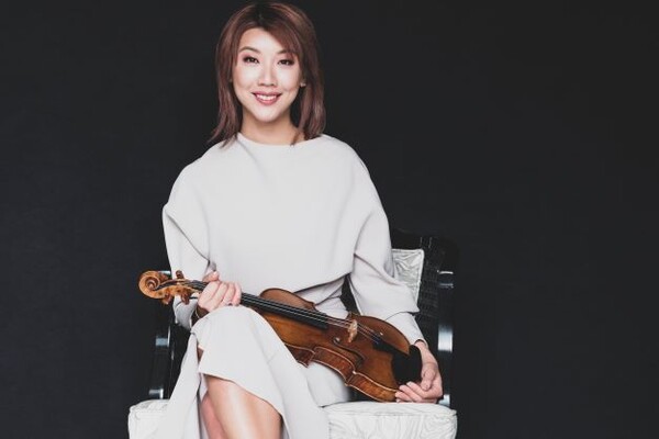한국 음악계에서 가장 성공한 ‘부녀 연주자’로 주목 받고 있는 피아니스트 김대진과 바이올리니스트 파비올라 김(사진)이 오는 8월 9일 티엘아이 아트센터에서 듀오 리사이틀을 연다. Ⓒ티엘아이 아트센터