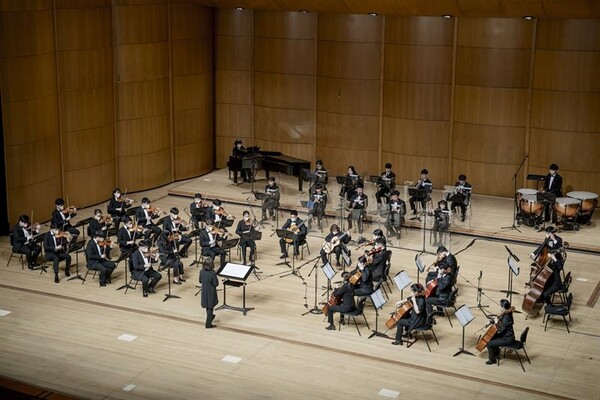 뷰티플마인드 오케스트라가 오는 9월 7일 롯데콘서트홀에서 ‘뷰티플마인드와 함께 하는 가을음악회’를 연다. 사진은 뷰티플마인드 오케스트의 지난 4월 국립극장 공연 모습. ⓒ국립극장 제공