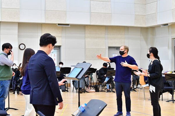 국립오페라단은 ‘2022 오페라 지휘 및 음악코치 마스터클래스’를 10월 4일부터 10월 7일까지 진행한다. 신청 접수는 9월 20일까지 받는다. ⓒ국립오페라단 제공