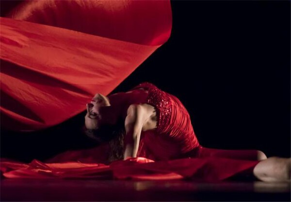 솔오페라단은 이탈리아 현대무용단 아르테미스 단자를 초청해 9월 25일 현대무용 ‘트라비아타(Traviata)’를 공연한다. ⓒ솔오페라단 제공