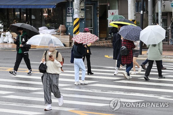 [오늘(13일)의 날씨] 전국 흐리고 비...수도권 최대 60mm