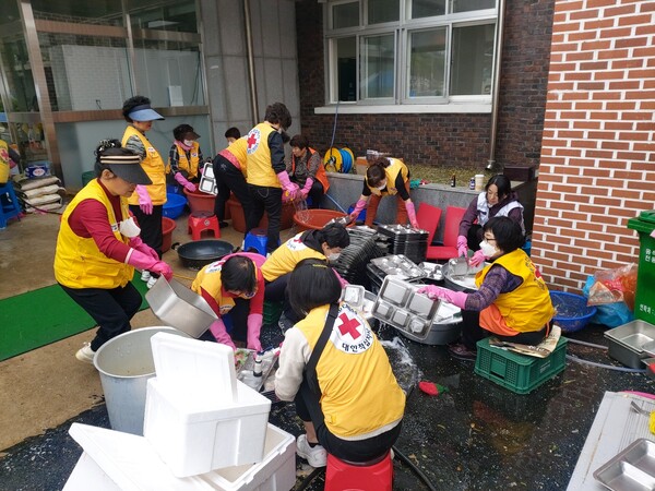 대전 적십자봉사회 급식 운영 장면. 사진=대전시자원봉사센터 제공