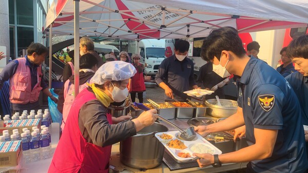 원불교봉공회 급식 운영 장면. 사진=대전시자원봉사센터 제공