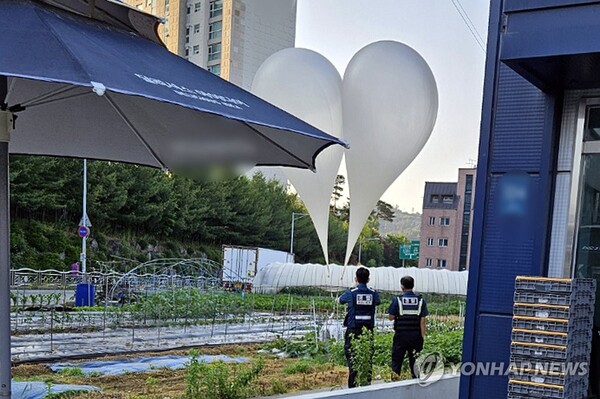 용인서 발견된 대남 살포용 추정 풍선. 사진=연합뉴스.