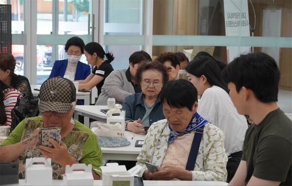 대전시사회혁신센터, 세대를 잇는 따뜻한 교육나눔 진행 모습. 사진=대전시사회혁신센터 제공