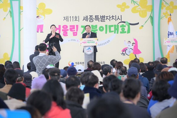 27일 최민호 시장이 세종중앙공원에서 열린 제11회 어울림 거북이 대회에서 인사말을 하고 있다. 사진=세종시 제공