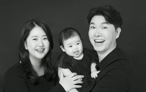 '슈돌' <b>박수홍</b>︎<b>김다예</b>, 붕어빵 <b>딸 재이</b>와 감격의 첫 가족사진