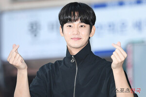 디즈니+, <b>김수현</b> 논란에 결국 '<b>넉오프</b>' <b>공개 보류</b> 결정