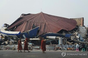<b>미얀마 강진 사망자</b> 2719명으로 늘어…군정 "3000명 넘을 것"