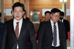 '尹 선고 D-1' 리트머스는 파란색…<b>민심</b> 경고장일까?