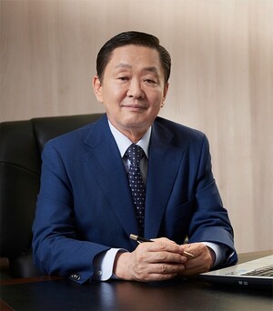 ﻿강덕영 유나이티드제약 대표, 문화재단에 100억 상당 주식 기부