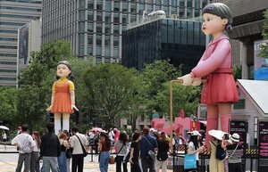 하룻새 6000만명 본 오징어 게임 3…관련주 주가는 급락 울상