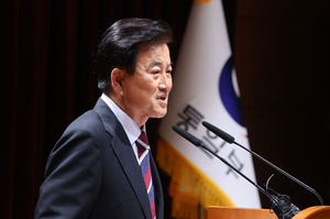 <b>정동영</b> 통일부 장관 "<b>남북 연락채널 복구</b> 급선무"