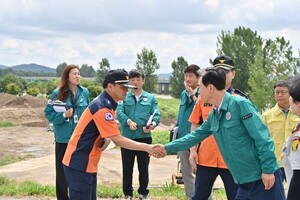 <b>김태흠</b> 지사, <b>호우 피해 복구</b> 현장 점검
