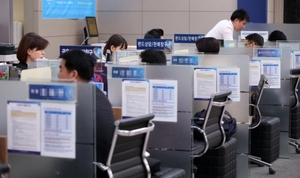 금융소비자 보호·권익 강화 <b>드라이브</b>…은행들 '보이스피싱 예방·금리...