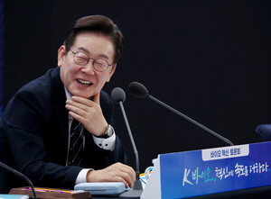 李대통령 "<b>바이오</b>, 대한민국 미래 핵심<b>산업</b>…정부가 든든히 뒷받침"