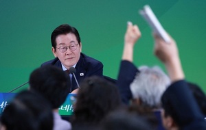 이재명 <b>대통령</b>, <b>소비쿠폰</b> 국민 <b>간담회</b> 연다