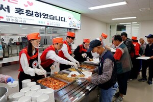 광주신세계, 배식 봉사로 지역 사랑 실천