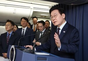 李대통령 "남북 평화체제 구축 시 <b>한미훈련</b> 않는 게 바람직"