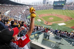 "1200만 야구팬 잡아라"...카드사, 구단 제휴카드 출시 잇따라 - 뉴스 썸네일 이미지
