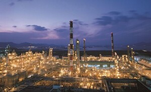 롯데케미칼, 업황 악화 속 보증채 발행...차환 구조 '시험대' - 뉴스 썸네일 이미지