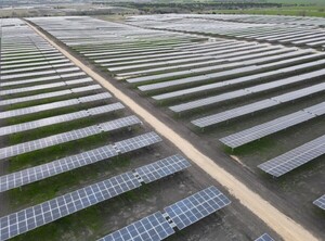 한화큐셀 400MW 국산 태양광모듈 납품…긍정론-비판론 혼재