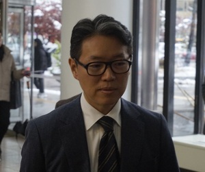 한미그룹 차남, 지주사 지분 2.5% 매각…"<b>거버넌스</b> 안정화 기대"