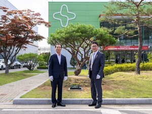 GC녹십자웰빙, ‘라이넥’ 1억 앰플 출하 기념식…