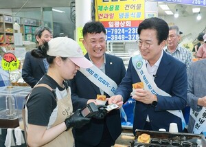 허태정 시장, 중앙시장서 <b>온통대전 2.0</b> 직접 체험·현장 소통