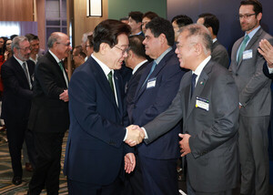 <b>이재용</b>·최태원 이어 정의선…李, 순방 뒤 재계 총수 연쇄 회동