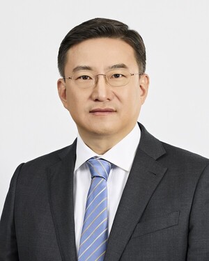 참존 품으려는 김남정의 동원...과거 M&A와 다른 승부 - 뉴스 썸네일 이미지