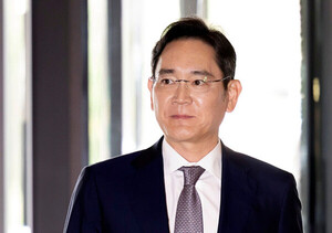 <b>이재용</b>, 취임 4주년에 RX사업추진실 찾아 <b>로봇</b>사업 <b>점검</b>